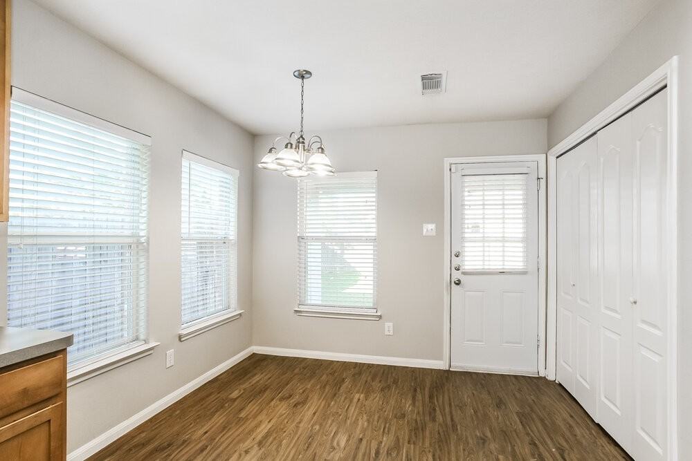 19242 Hopeview Ct - Photo 5 of 16