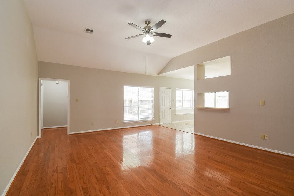 2819 Calender Lake Dr - Photo 4 of 16