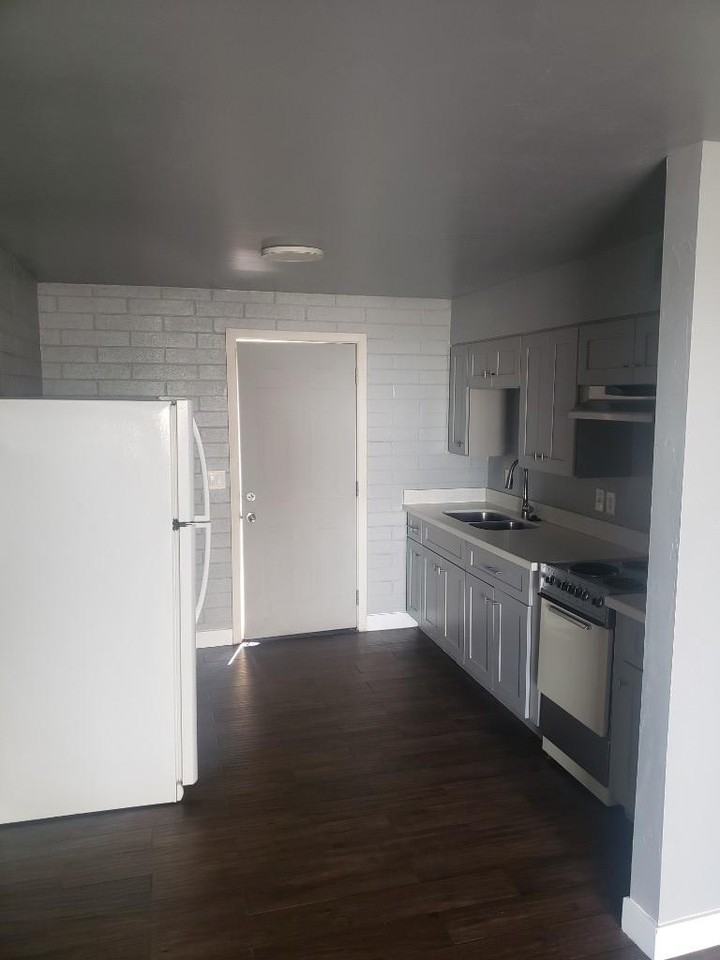 1017 N Main St #7 - Photo 2 of 12