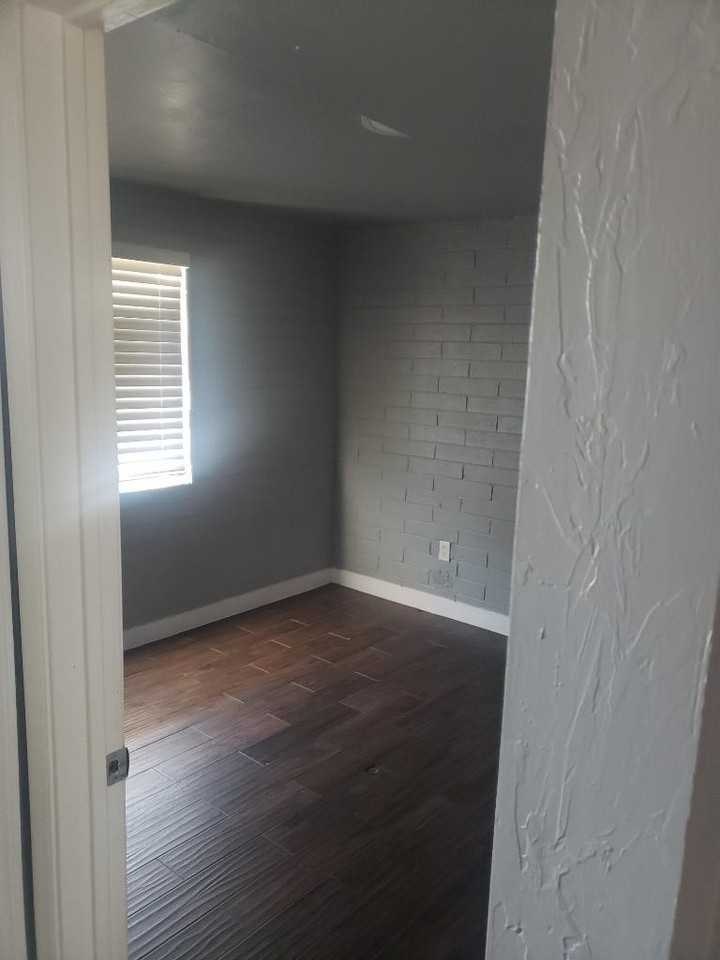 1017 N Main St #7 - Photo 5 of 12