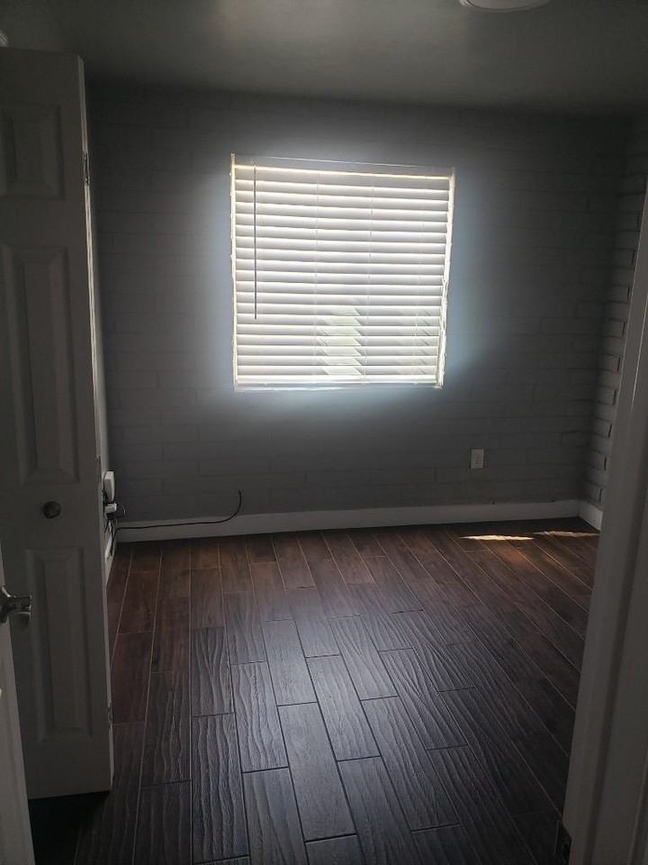 1017 N Main St #7 - Photo 7 of 12