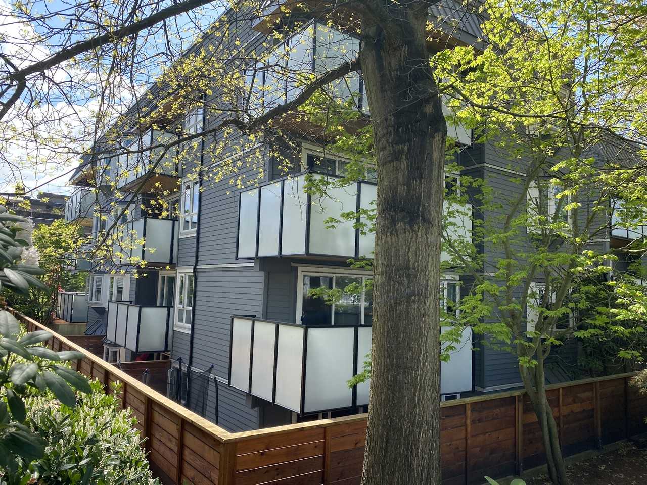 2328 Oxford Street #201 - Photo 3 of 13