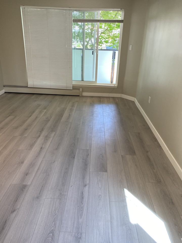 2328 Oxford Street #201 - Photo 7 of 13