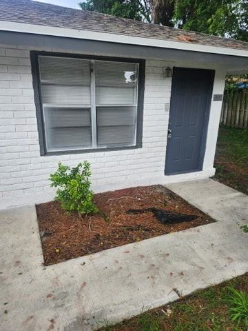 1669 West 27th Street - Photo 4 of 6