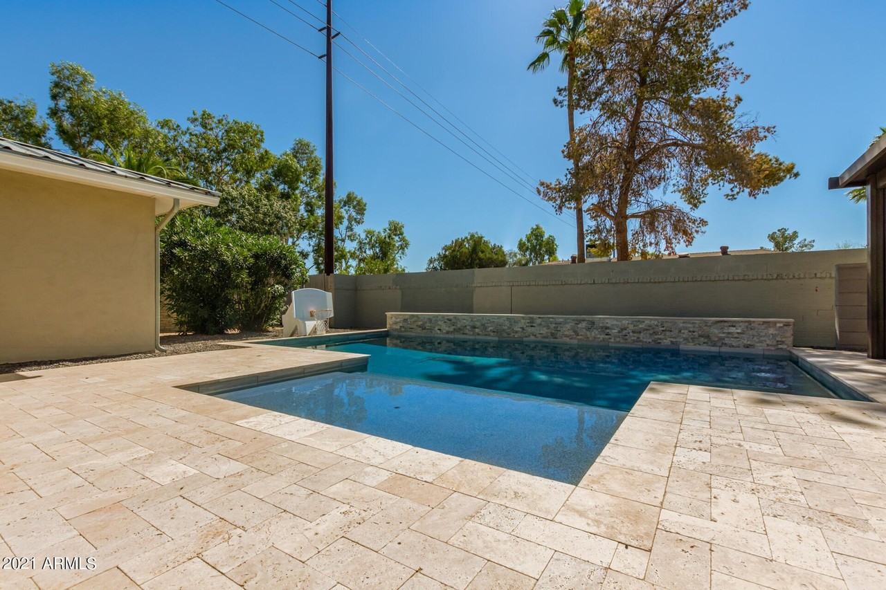 8731 E Minnezona Ave - Photo 2 of 18