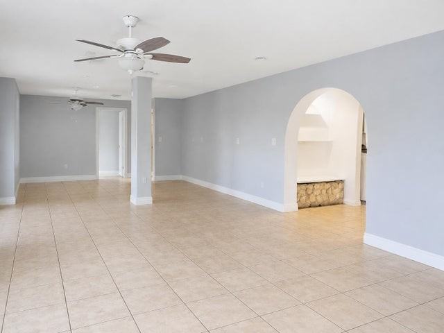1223 West 27th Street - Photo 4 of 8