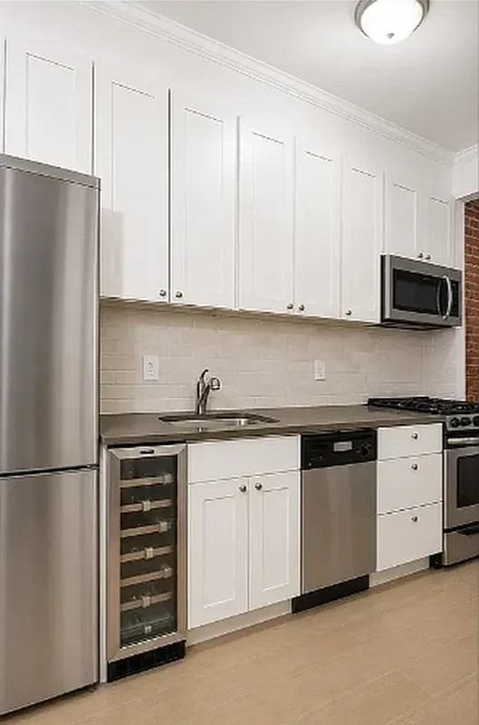 356 W 21st St #6 - Photo 7 of 10
