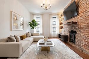 featured image of 318 W 36th St #5A