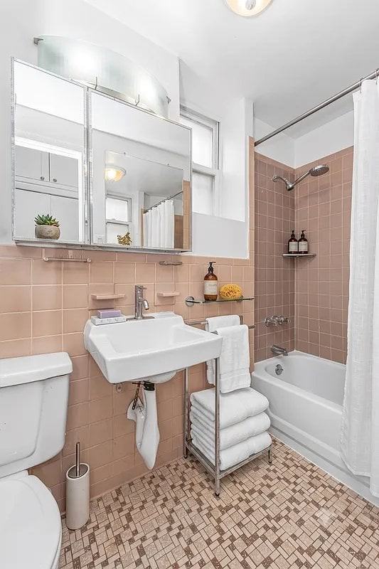 318 W 36th St #5A - Photo 4 of 4
