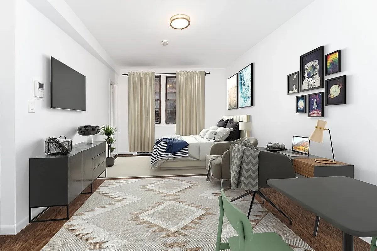 32 Cornelia St #42