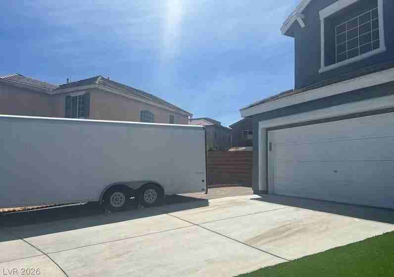 5541 Crestlock Dr - Photo 2 of 43