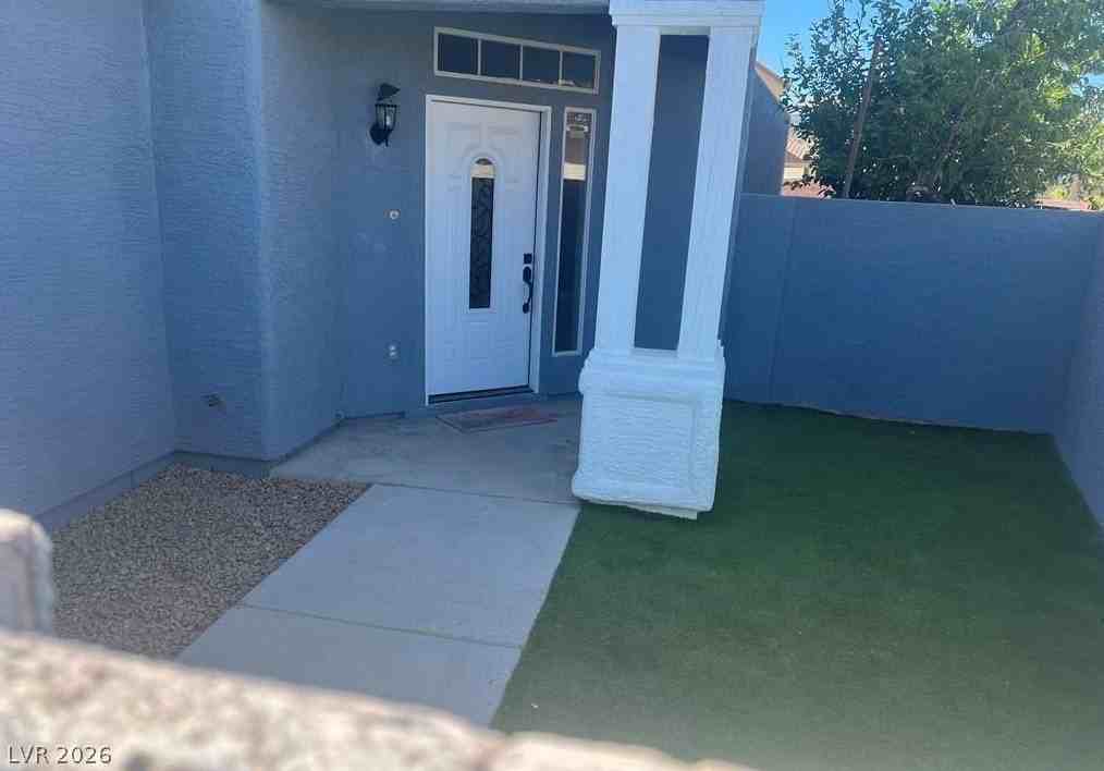5541 Crestlock Dr - Photo 3 of 43