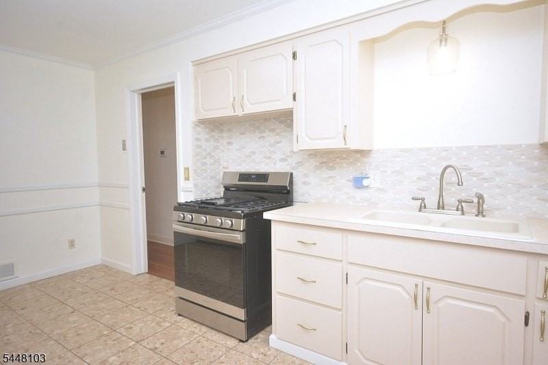 765 W 7th St - Photo 5 of 19