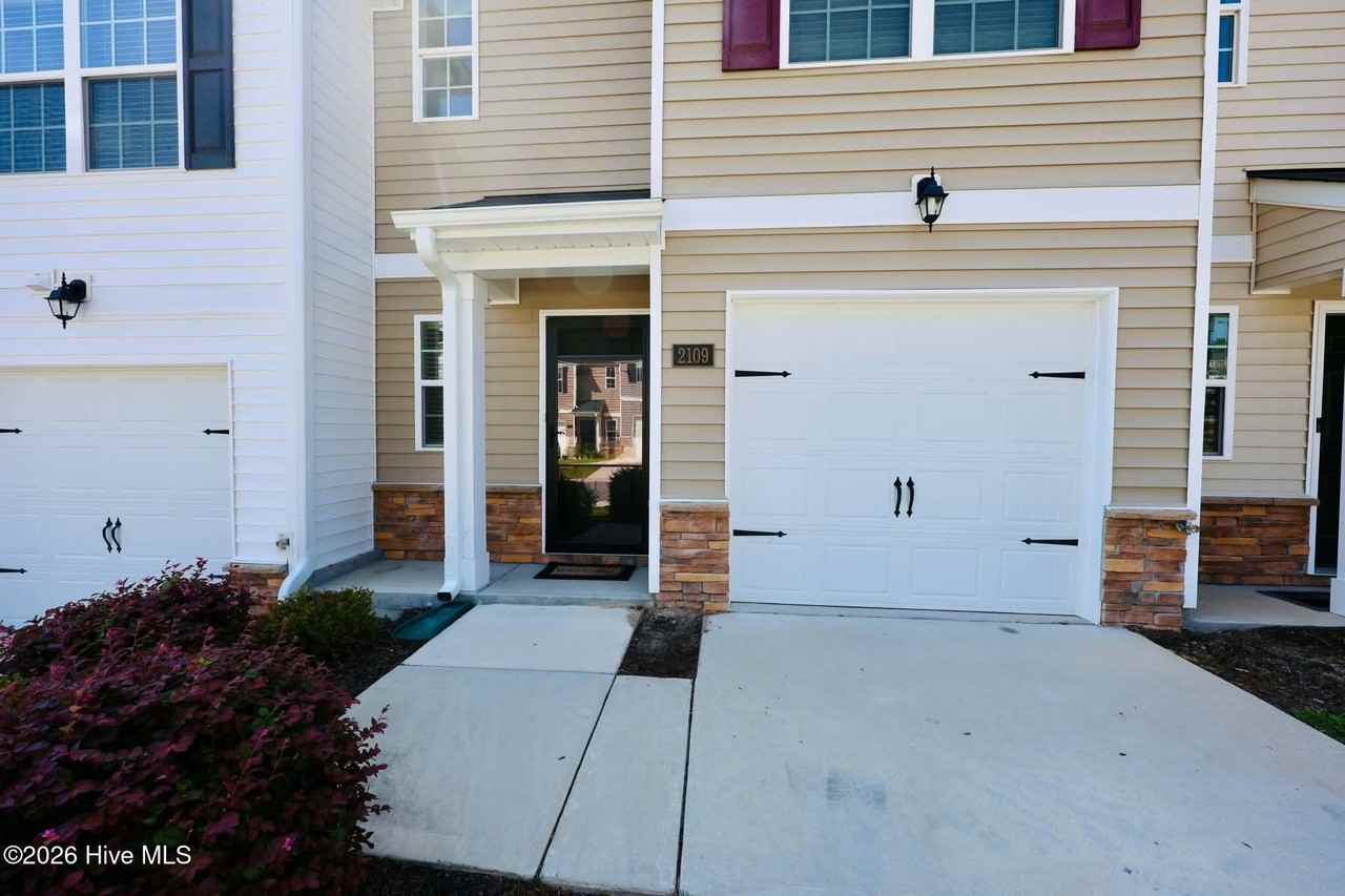 2109 Gracie Ln - Photo 2 of 35