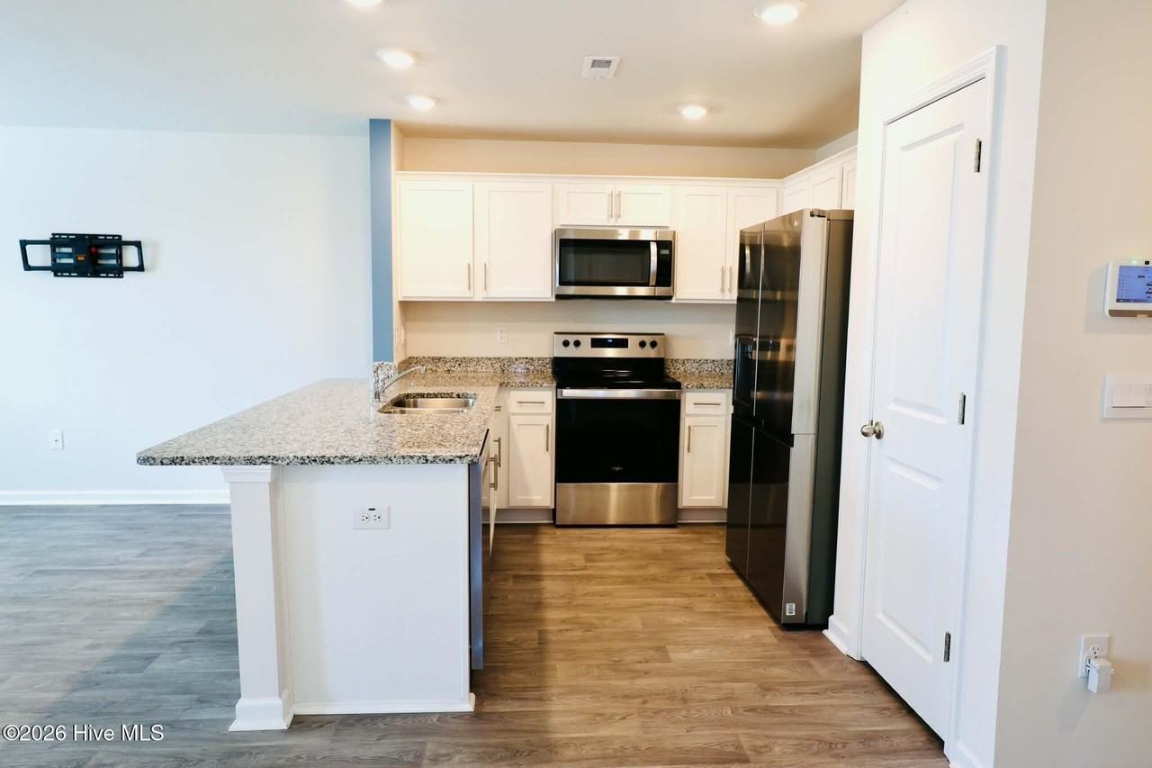 2109 Gracie Ln - Photo 4 of 35