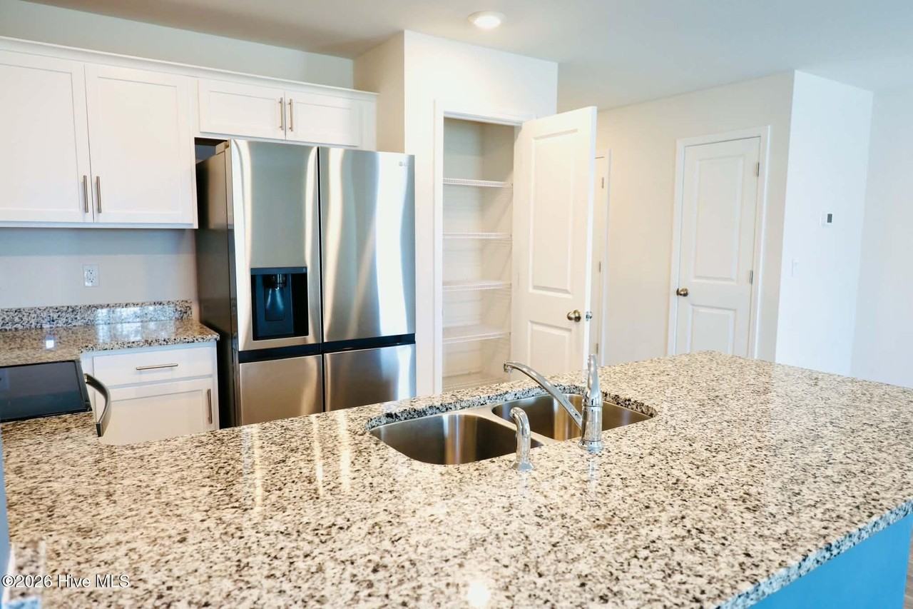 2109 Gracie Ln - Photo 5 of 35