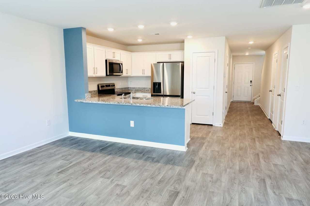 2109 Gracie Ln - Photo 6 of 35