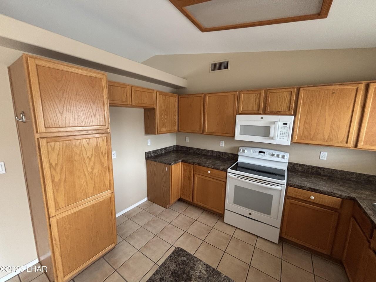 1990 Park Terrace Pl - Photo 6 of 29