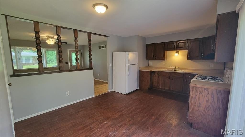 800 Laredo Ave - Photo 5 of 15