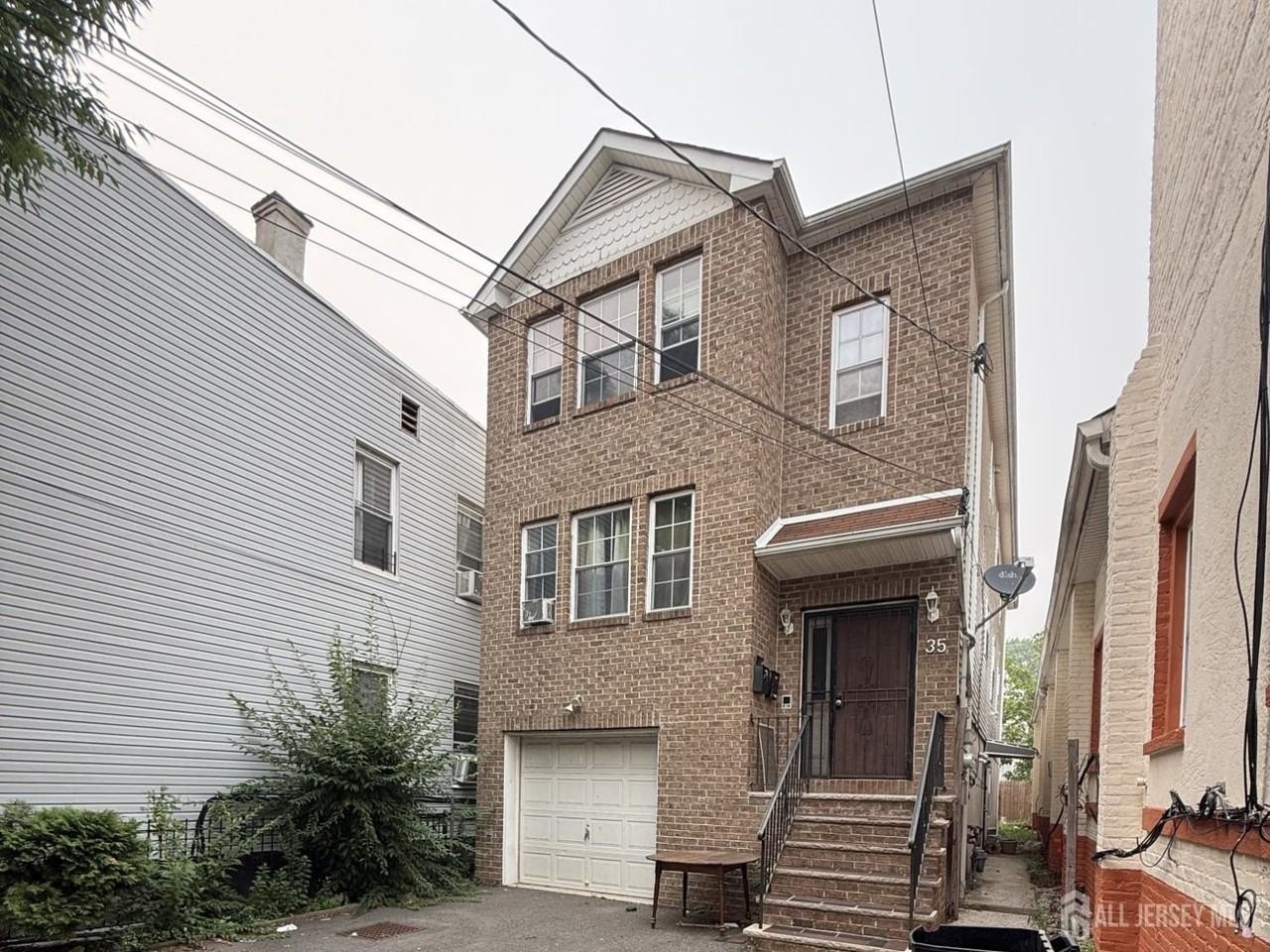 35 Tillinghast St - Photo 2 of 12