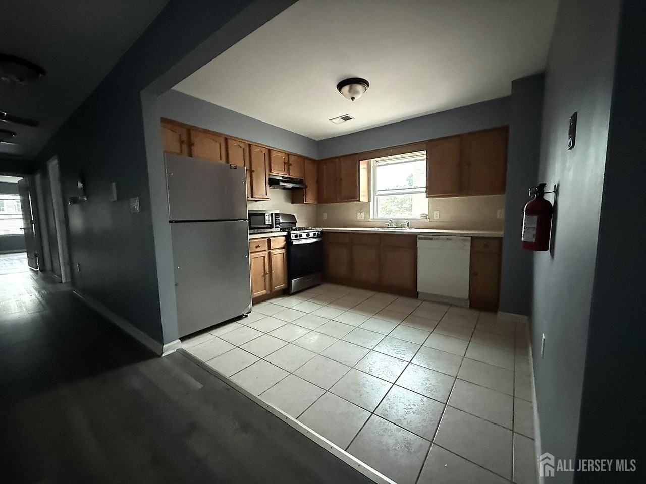 35 Tillinghast St - Photo 4 of 12