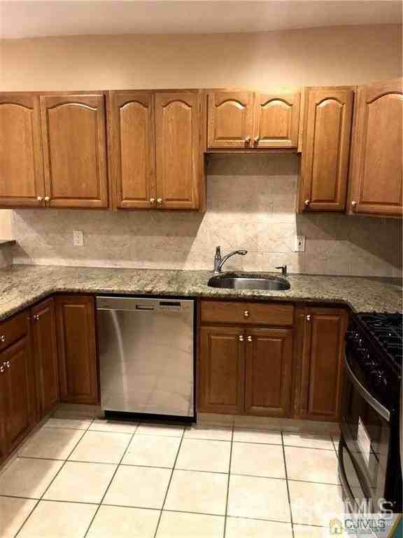 253 9th St #C - Photo 6 of 12