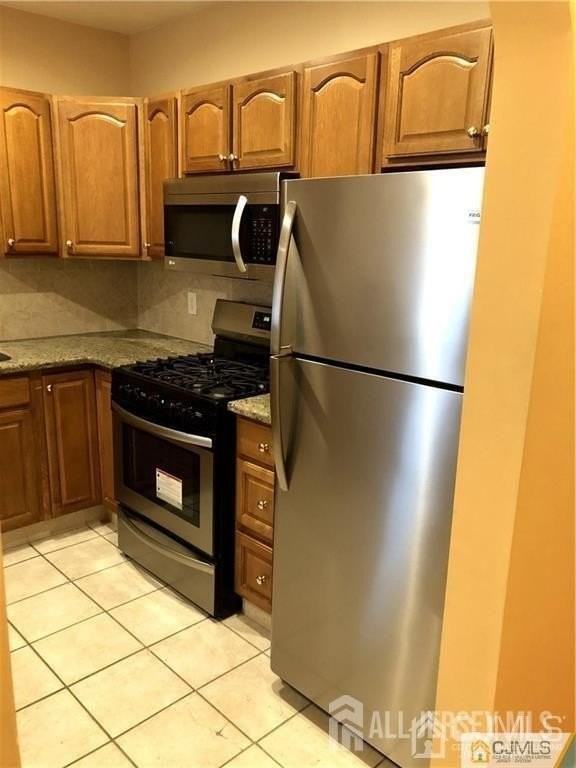 253 9th St #C - Photo 7 of 12