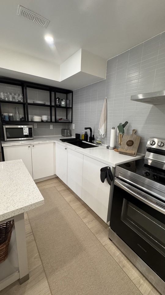 910 St Clarens Ave - Photo 5 of 14