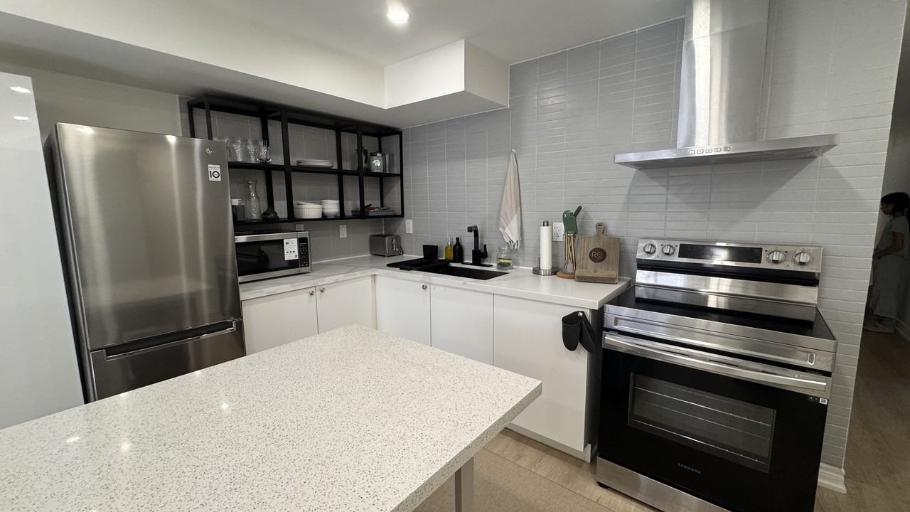 910 St Clarens Ave - Photo 6 of 14