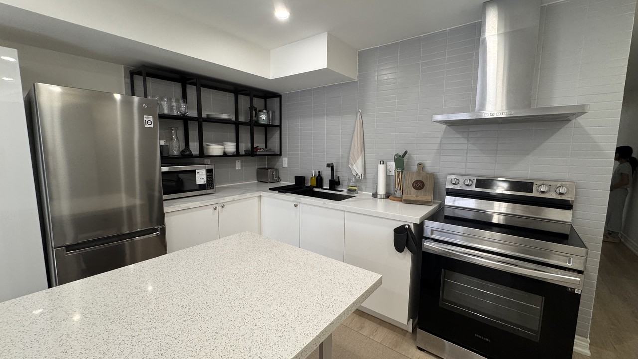 910 St Clarens Ave - Photo 7 of 14