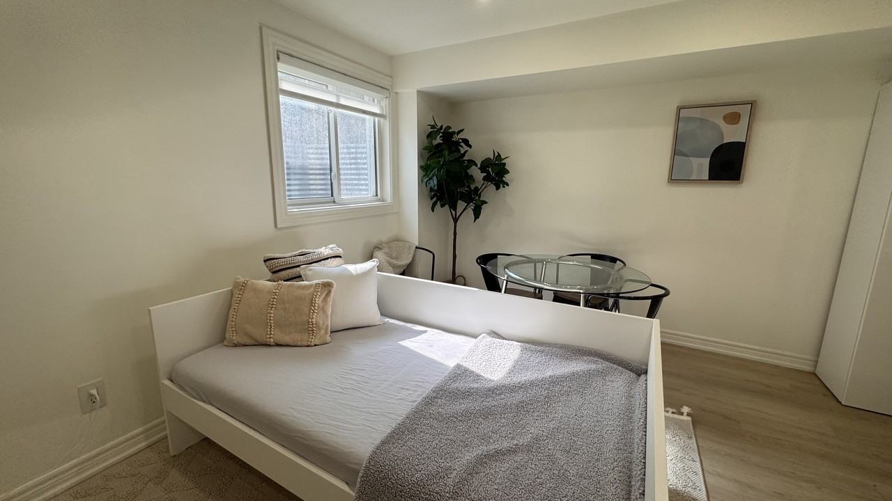 910 St Clarens Ave - Photo 2 of 14
