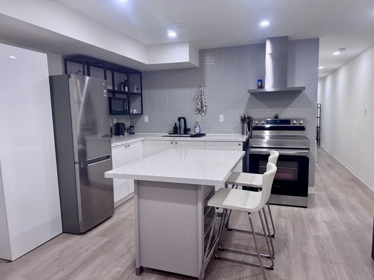 910 St Clarens Ave - Photo 4 of 14