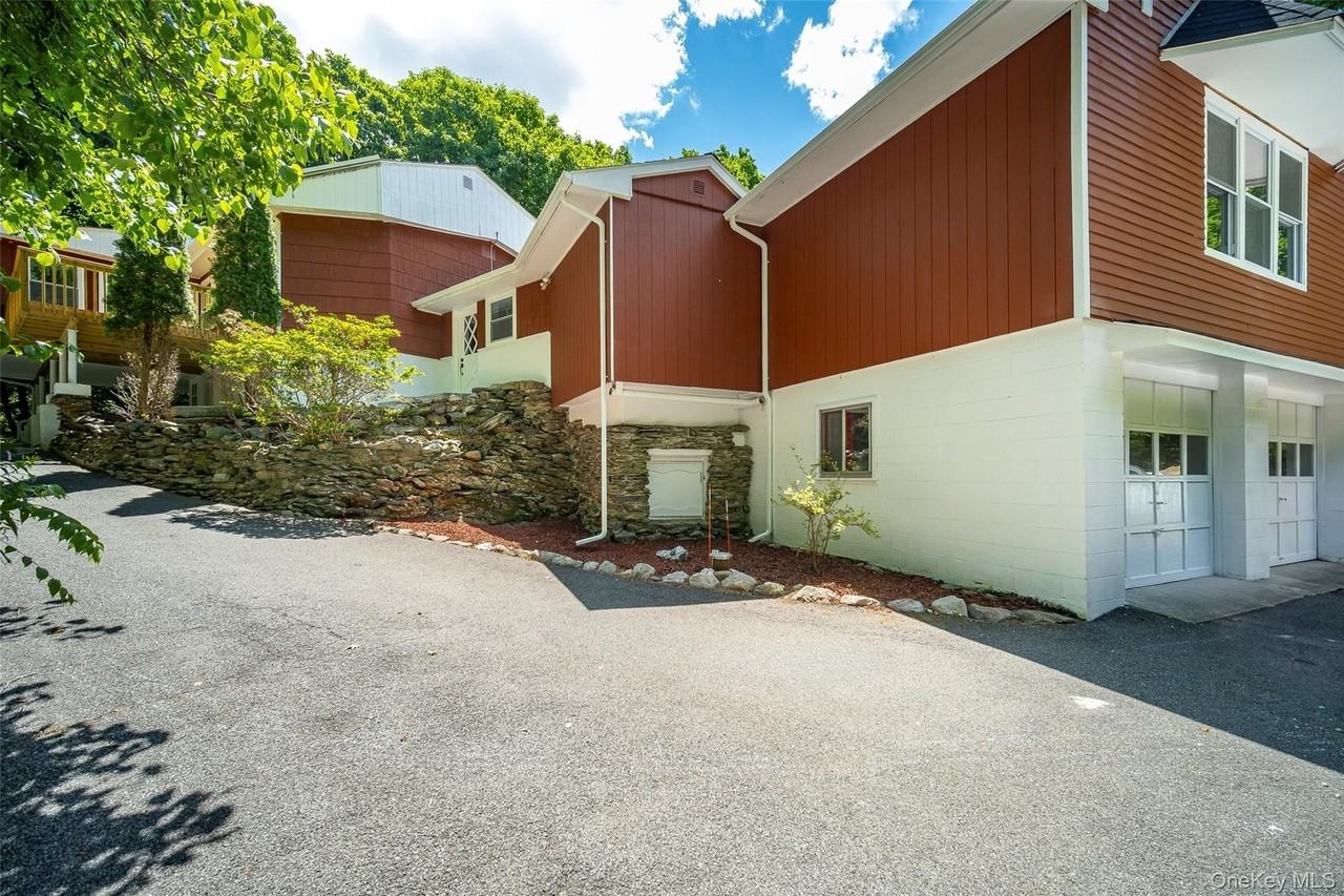 219 Benedict Rd - Photo 3 of 50