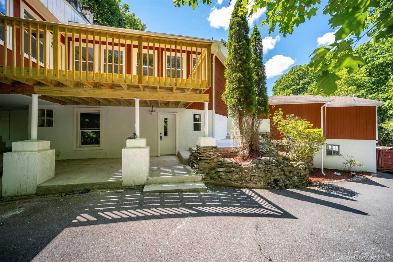 219 Benedict Rd - Photo 4 of 50