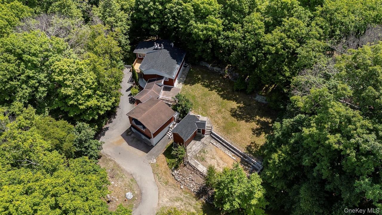 219 Benedict Rd - Photo 5 of 50