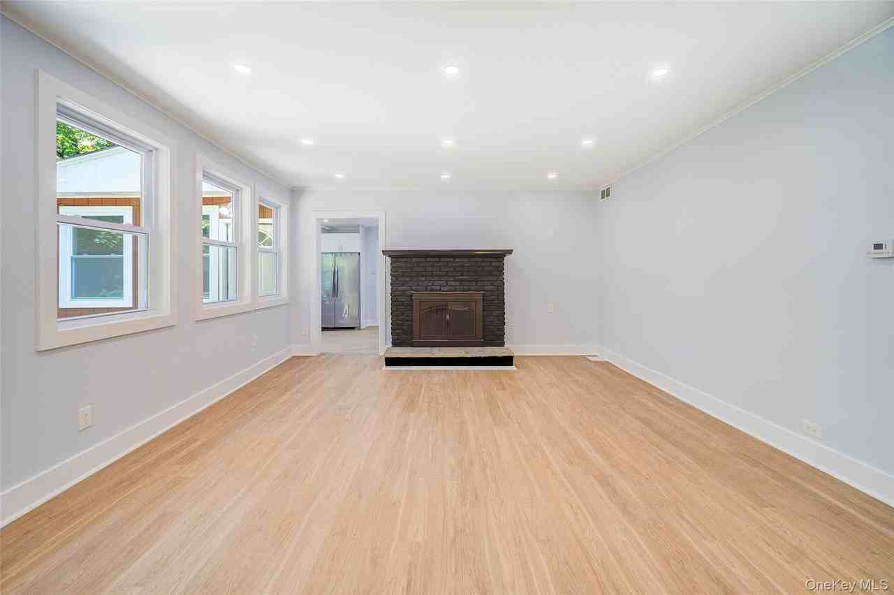 219 Benedict Rd - Photo 7 of 50