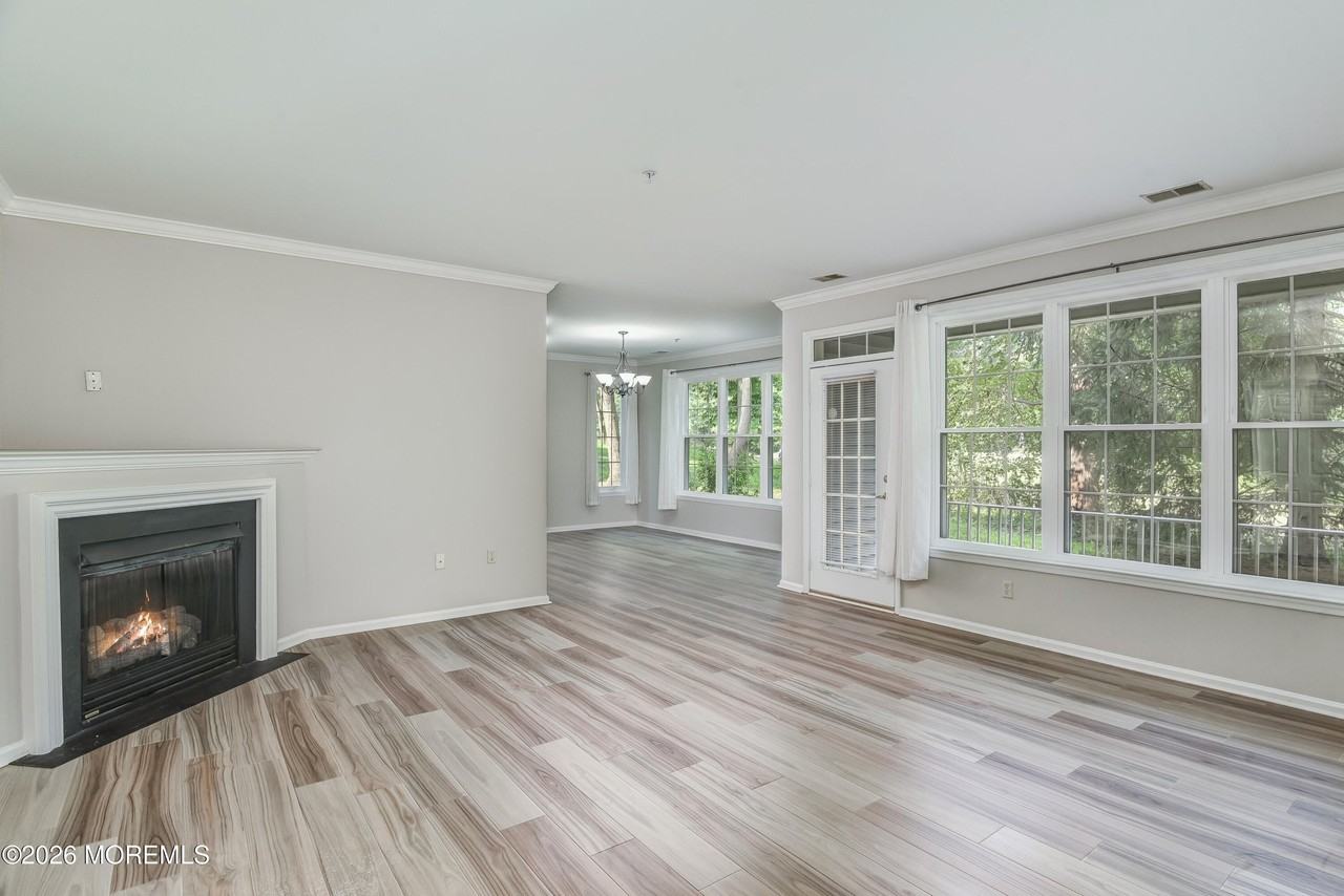 574 Saint Andrews Pl - Photo 4 of 31