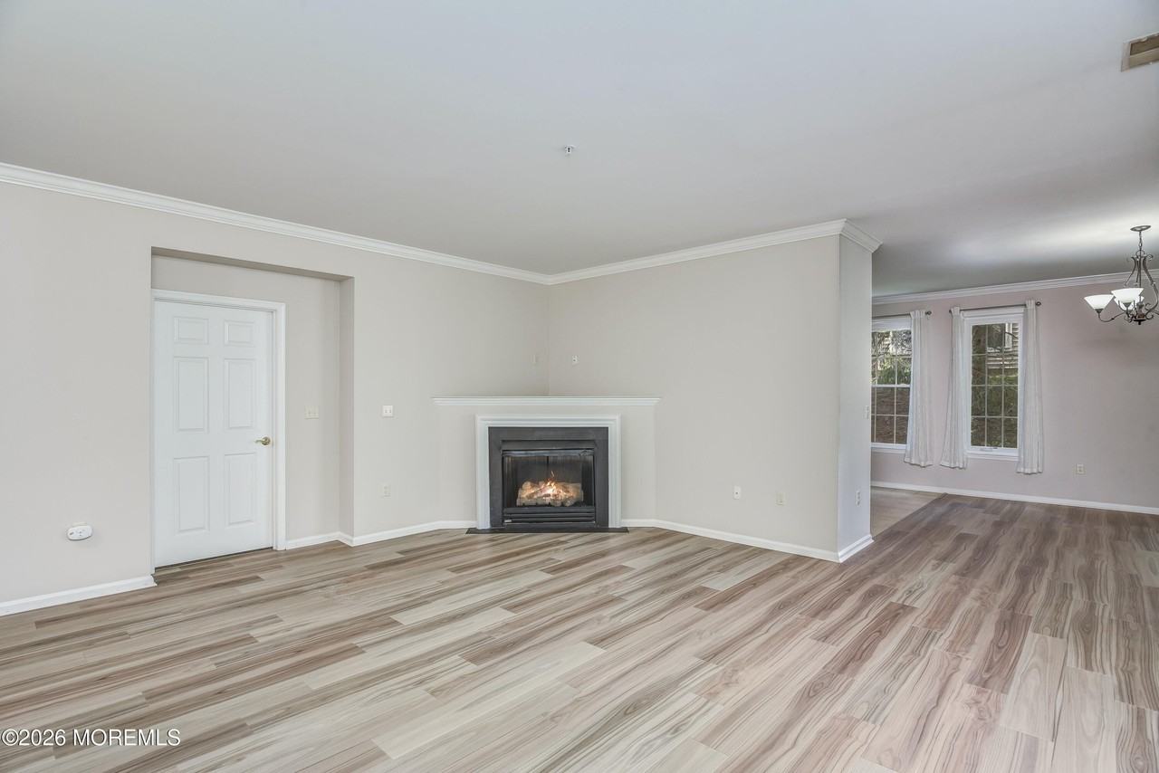 574 Saint Andrews Pl - Photo 5 of 31