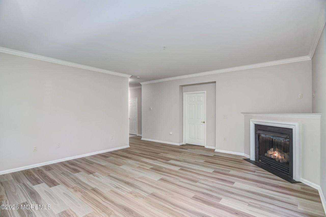 574 Saint Andrews Pl - Photo 7 of 31