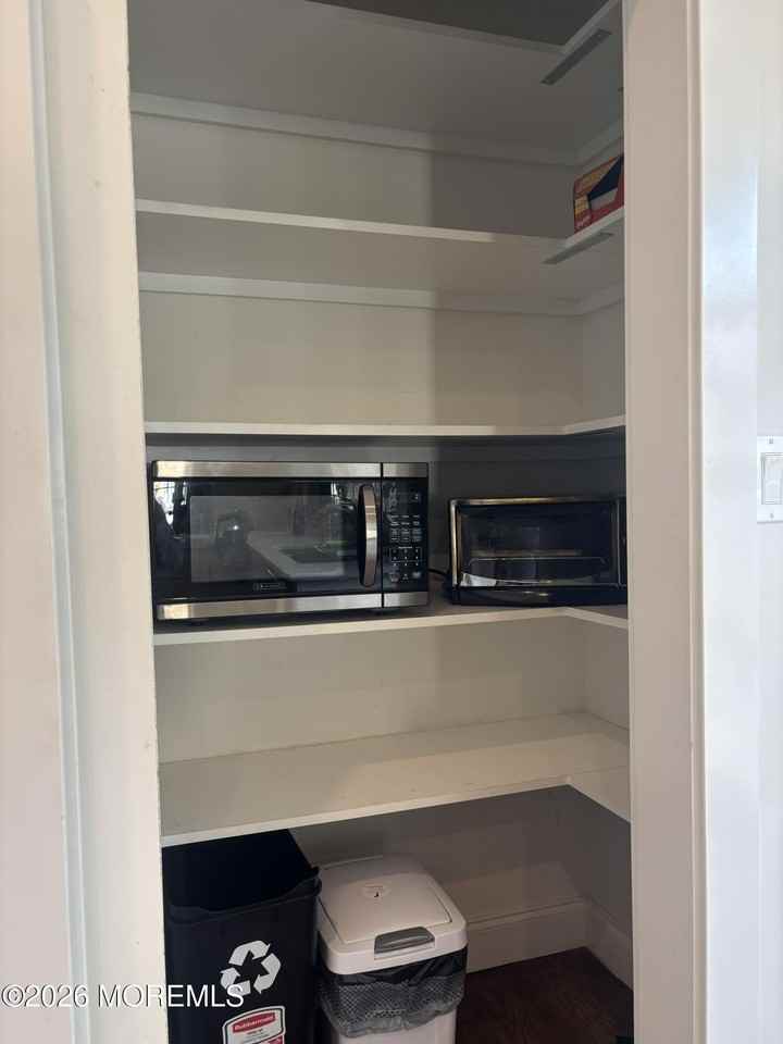 606 Hammond Ave - Photo 4 of 16