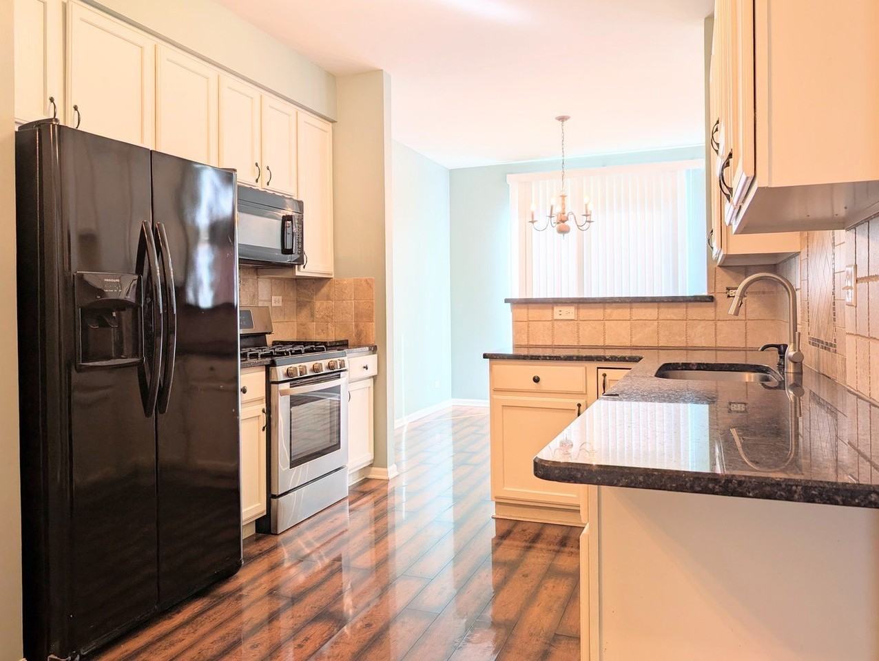 3055 Kentshire Cir - Photo 2 of 8
