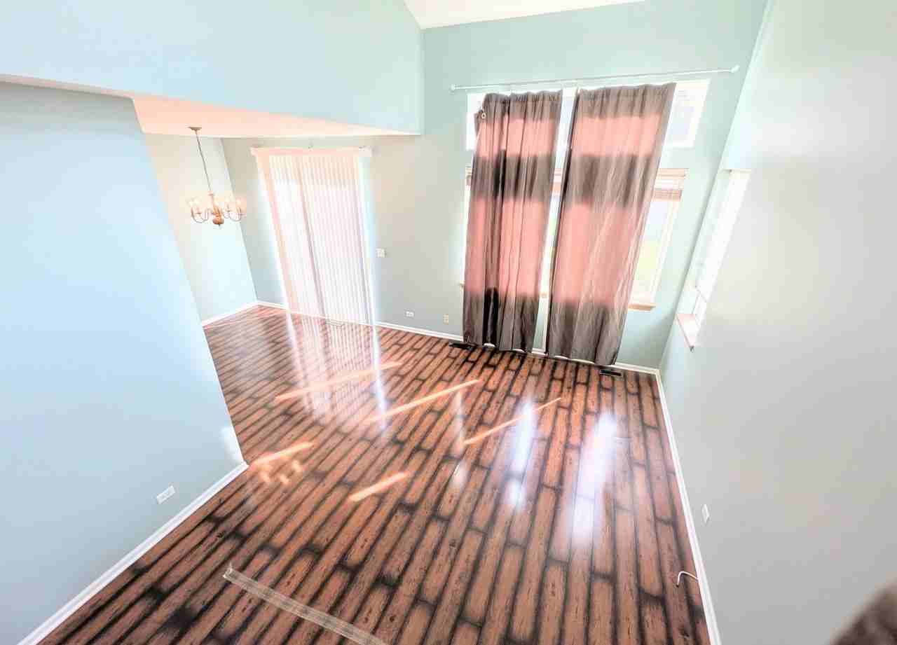 3055 Kentshire Cir - Photo 4 of 8
