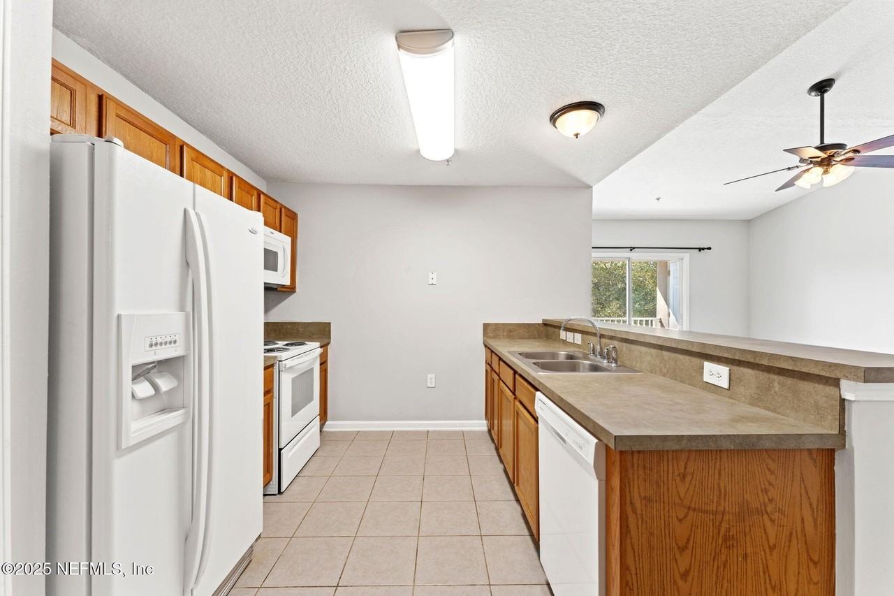 5201 Playpen Dr #8-11 - Photo 6 of 13
