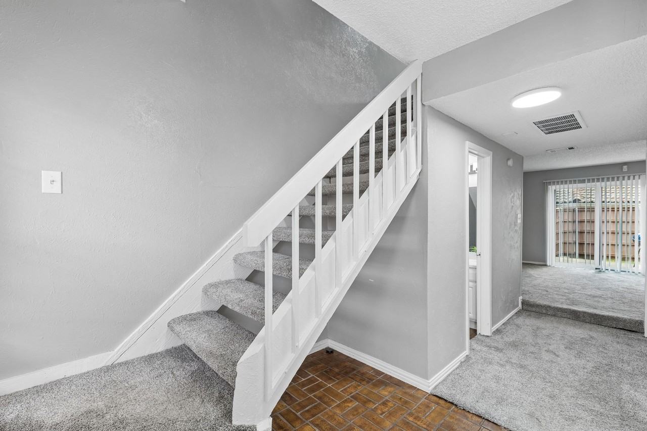 4236 Cuesta Dr - Photo 5 of 31