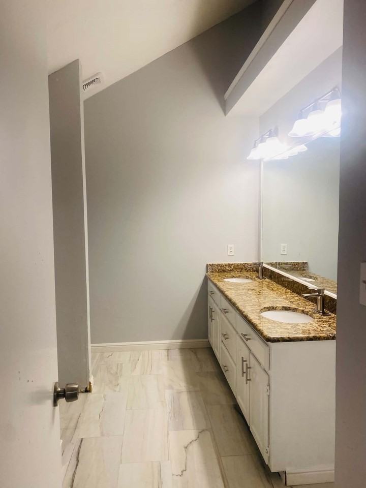 3317 Bending Oaks Trl - Photo 2 of 18