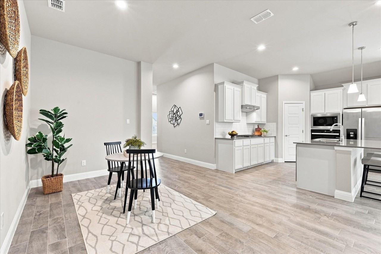 2704 Starling St - Photo 6 of 38