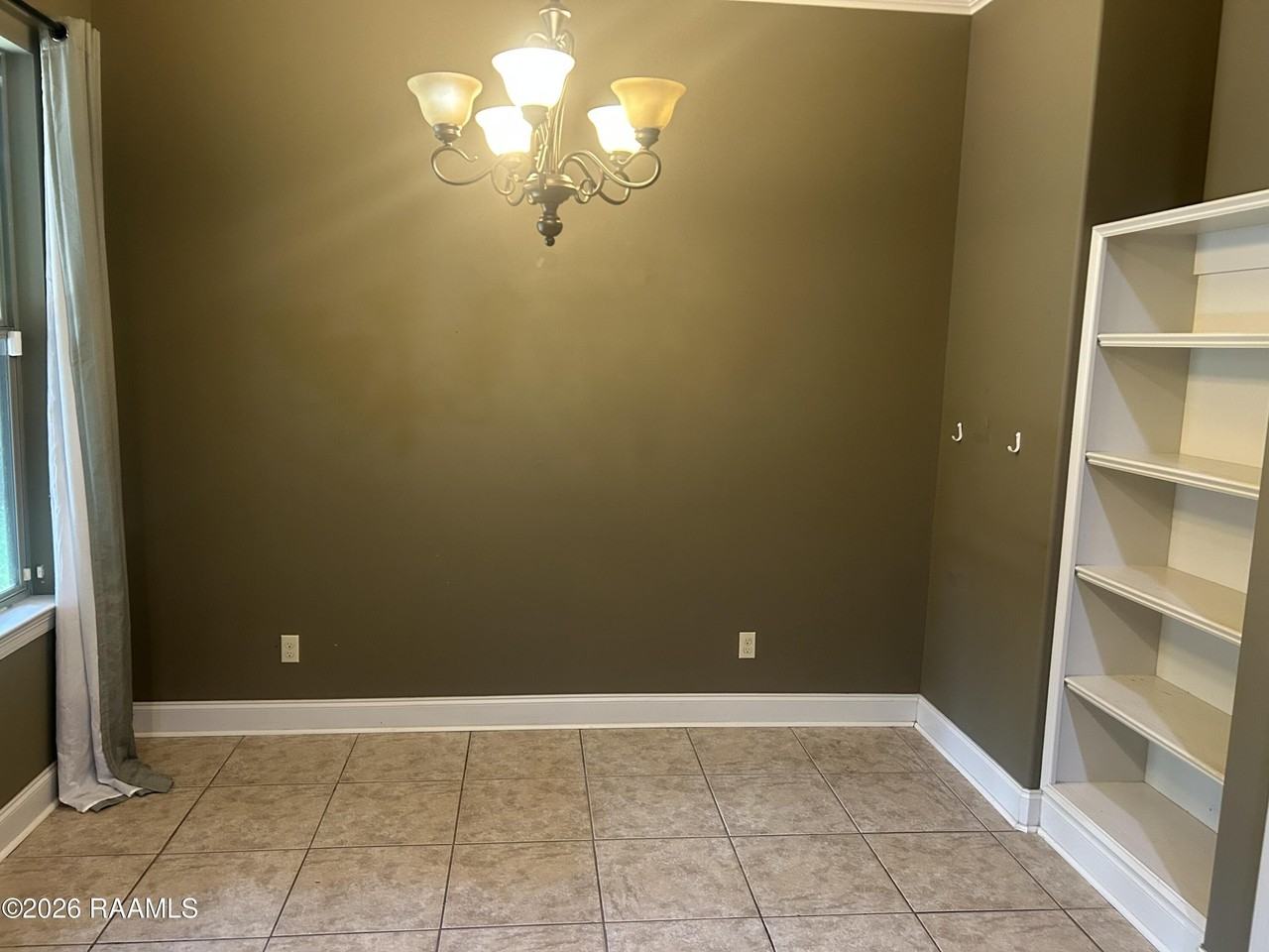 303 Annabelle Ln - Photo 5 of 17