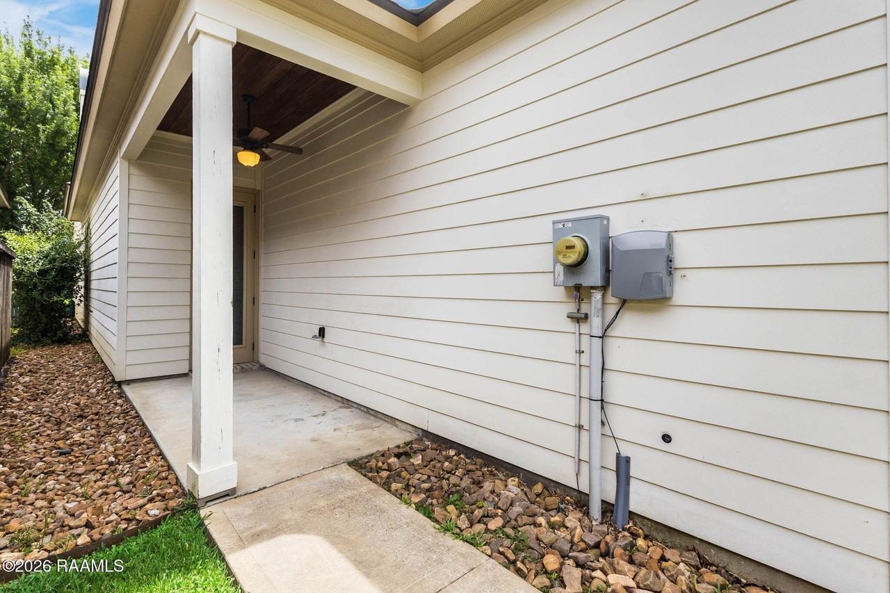 405 S Montauban Dr - Photo 4 of 27
