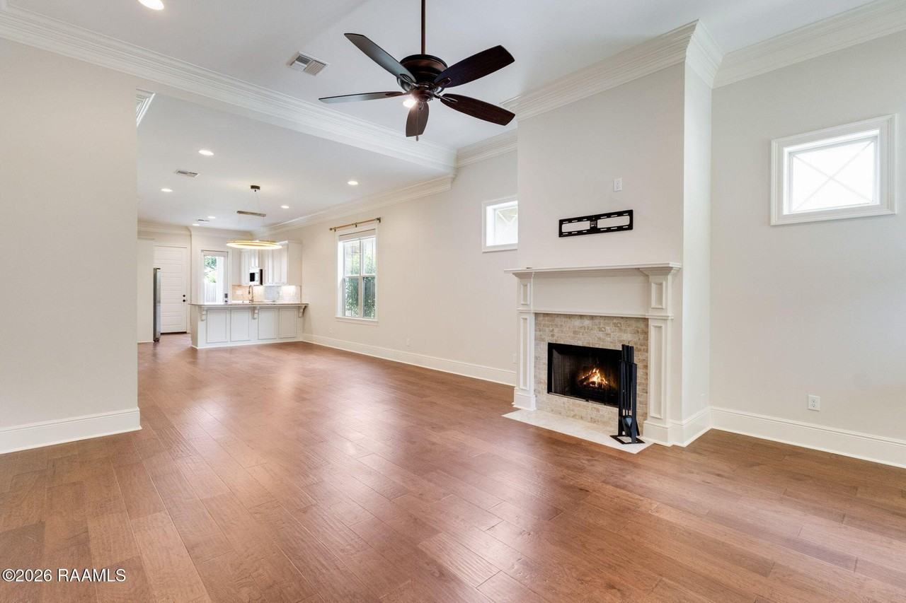 405 S Montauban Dr - Photo 6 of 27