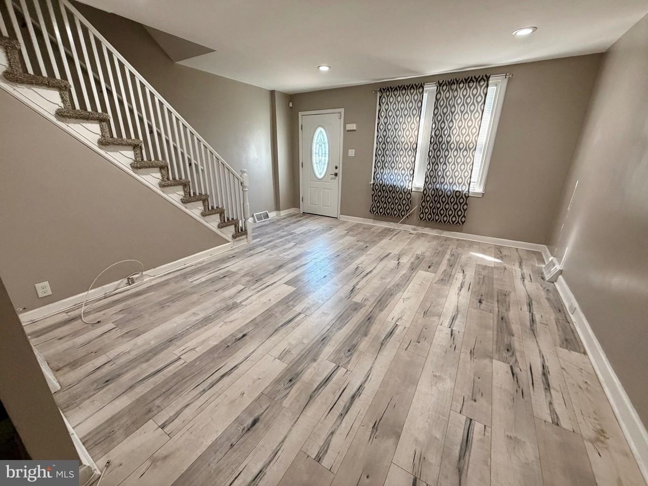 6527 Tulip St - Photo 2 of 11